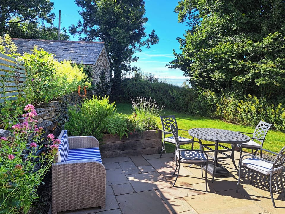 Patio and back garden | Appleloft, Pencuke, near Bude