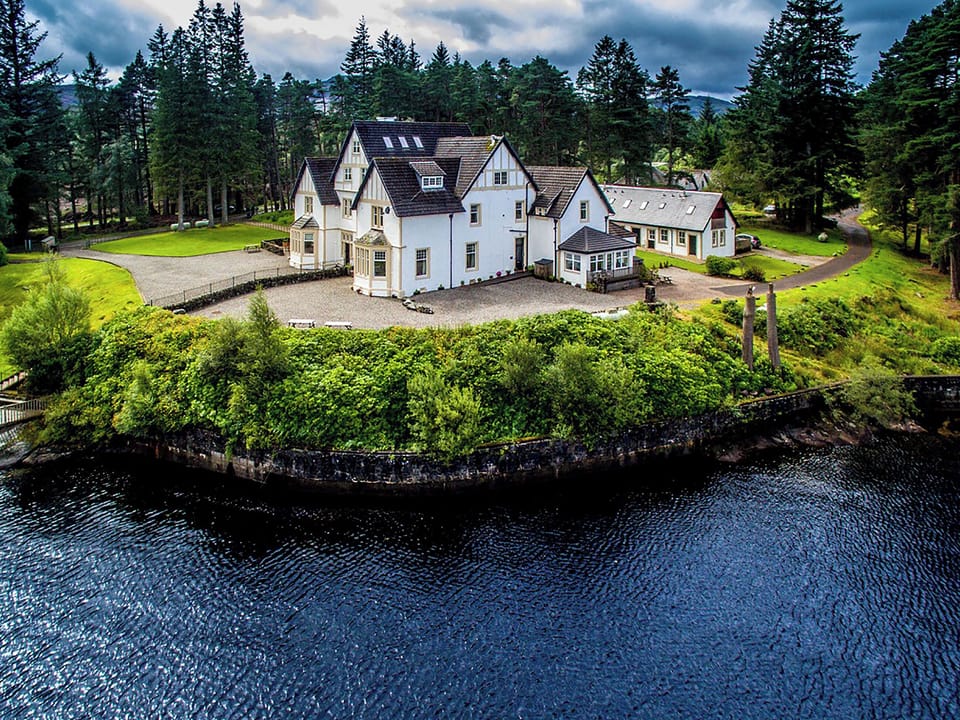 Setting | Lochside Apartment - Lochside Holidays, Stronachlachar