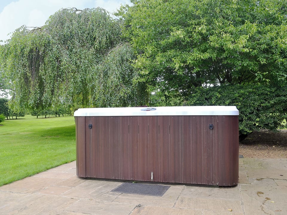 Hot tub | Hall Farm, Kings Lynn