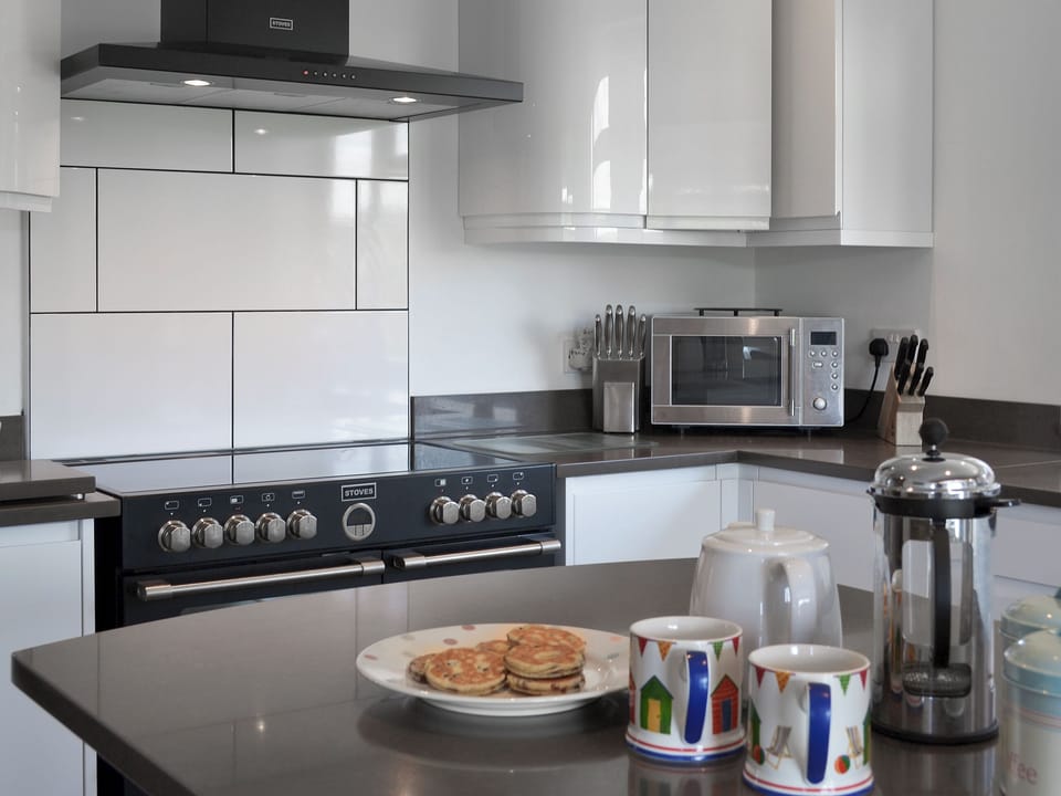 Well-equipped kitchen | Roskear, Crackington Haven, near Bude