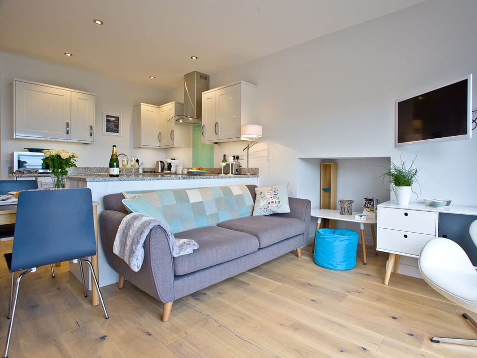 Open plan living space | Curlew 4 - The Cove, Brixham