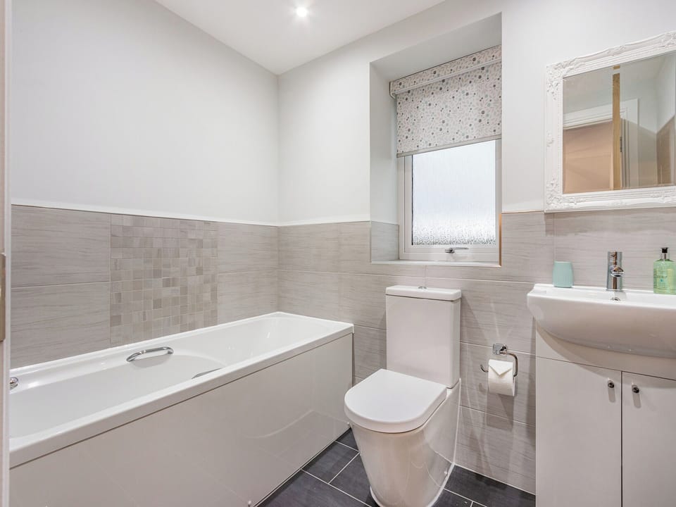 Bathroom | Fiadh Ruadh - Gartclach Farm, Gartmore, near Stirling