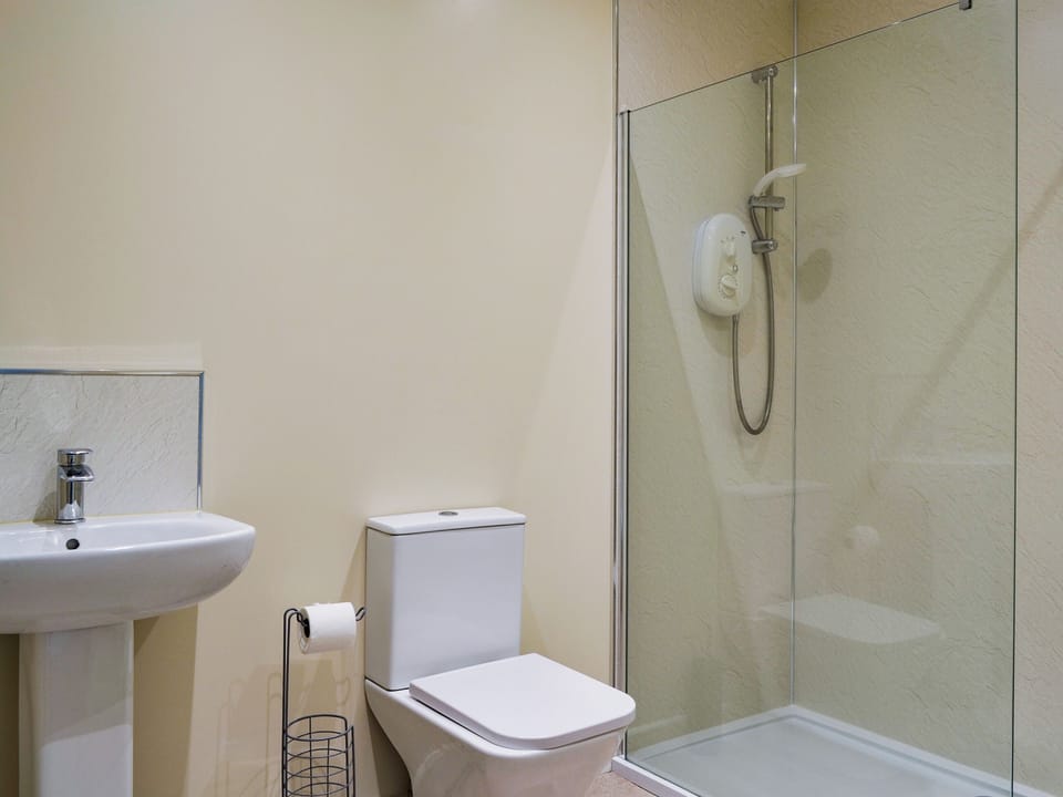 Bathroom | Aberfoyle Apartment 2 - Birch - Loch Apartments, Aberfoyle