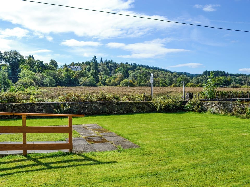 Garden | Aberfoyle Apartment 2 - Birch - Loch Apartments, Aberfoyle