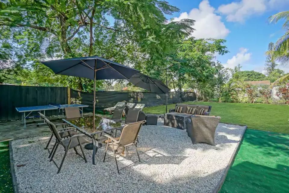 Outdoor dining