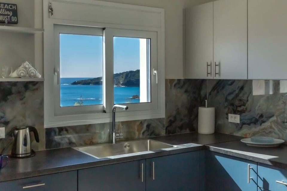 Even washing the dishes come with picturesque scenery!