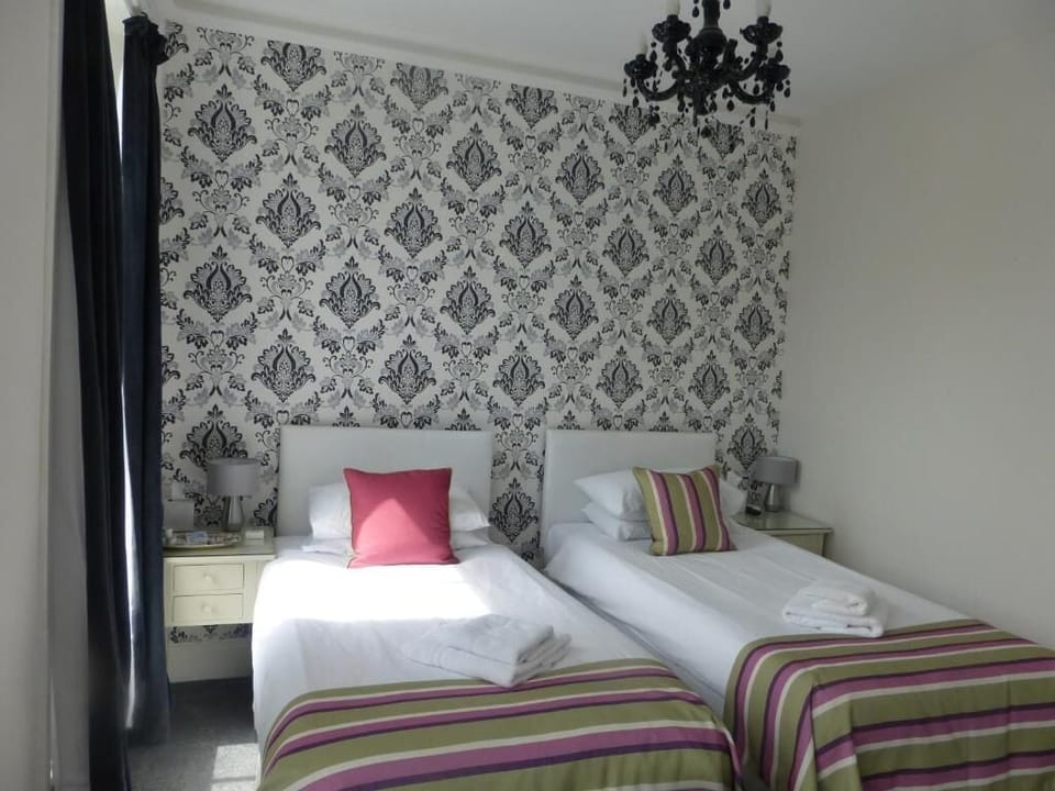 Twin Room 2 | Iron/ironing board, free WiFi