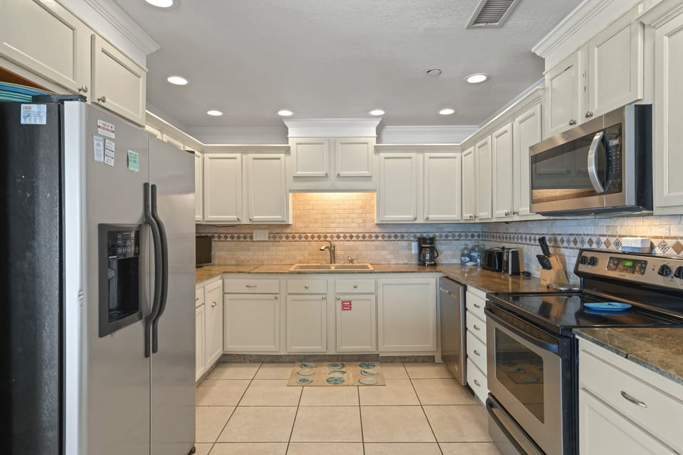 Family-friendly kitchen with ample counter space and seating for gathering after a beach day.