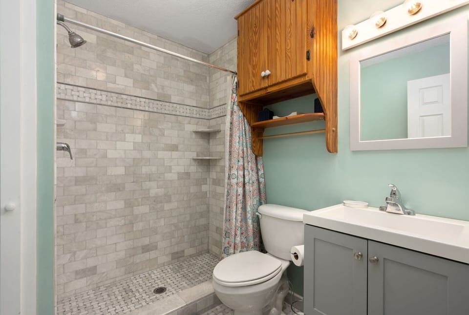 ONHC101A: Blue Water House | TL Full Bath