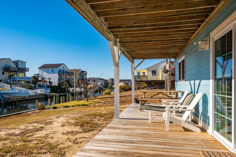 ONHC101A: Blue Water House | LL Covered Deck with Canal view