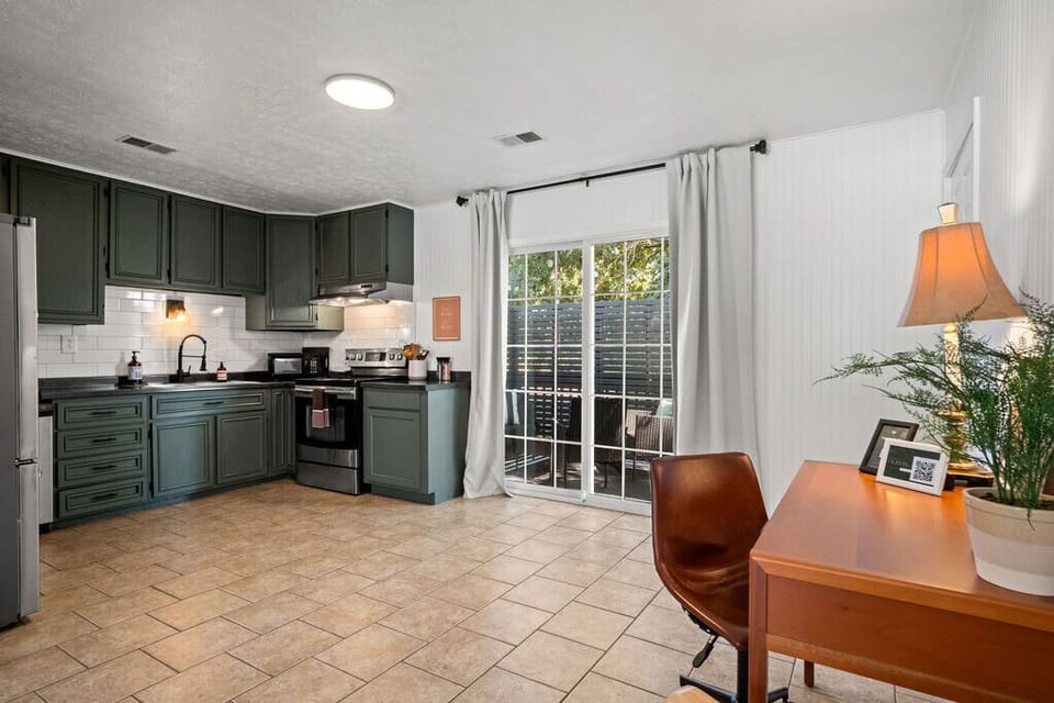 A spacious kitchen with everything you need to cook together, from quick breakfasts to hearty family dinners.