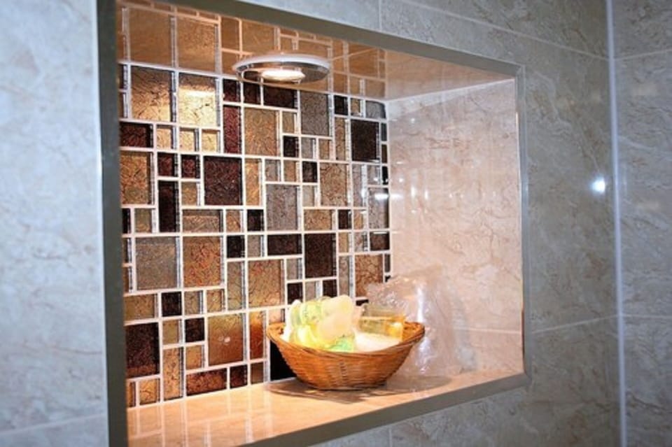 Standard Double Room, 1 Double Bed, Ensuite | Bathroom | Free toiletries, hair dryer, towels