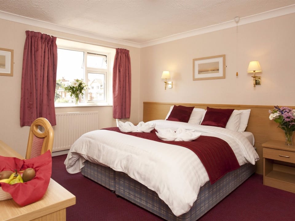 Classic Twin Room, Ensuite | Individually decorated, individually furnished, desk, free WiFi