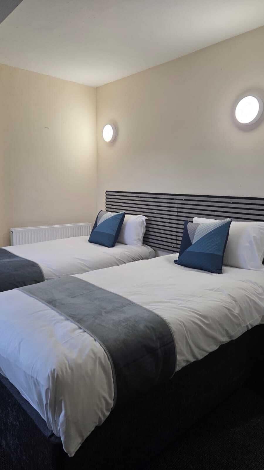 Standard Twin Room | Iron/ironing board (on request), WiFi (free), bed sheets