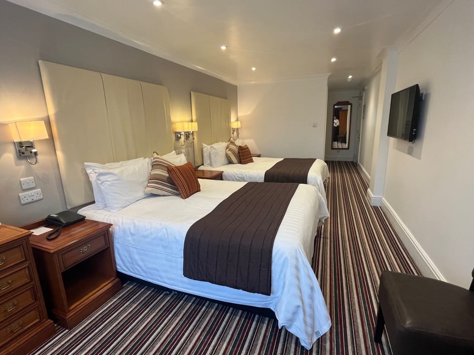 Family Room 4 | In-room safe, desk, iron/ironing board, free WiFi