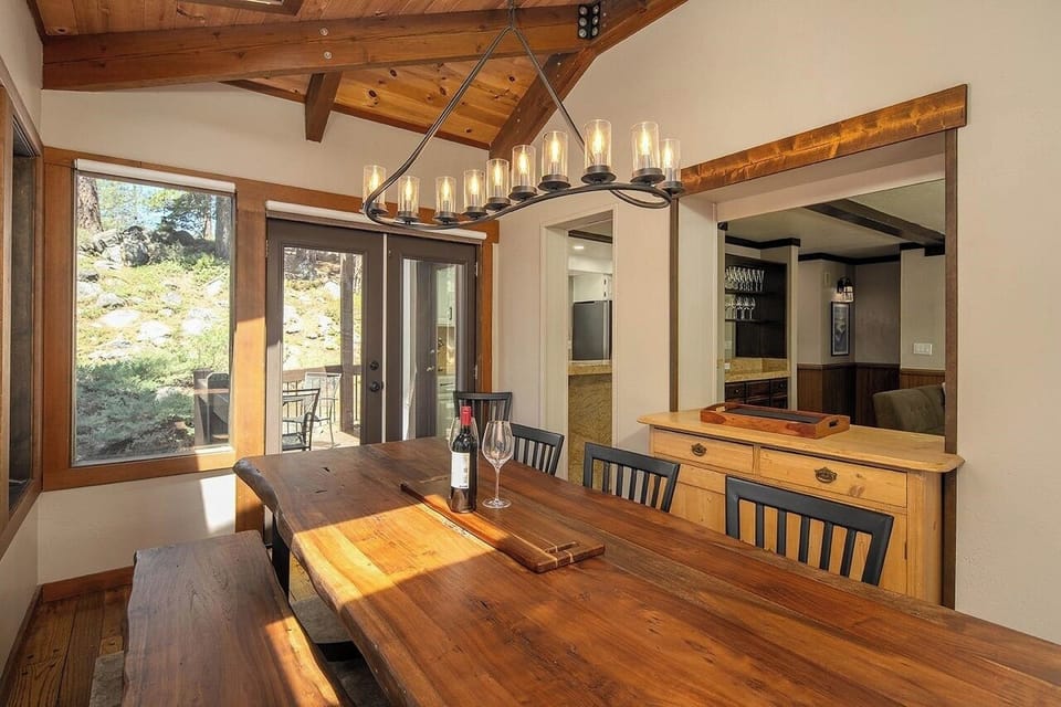 Panoramic views in the dining room