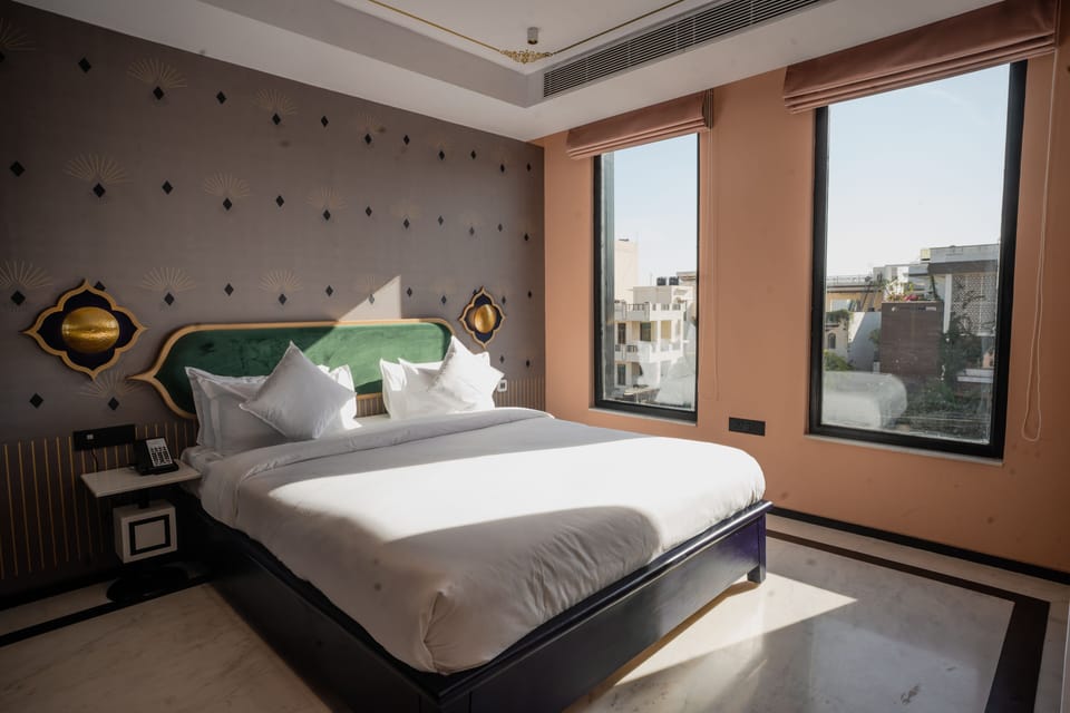 Superior Room | 1 bedroom, premium bedding, pillowtop beds, minibar
