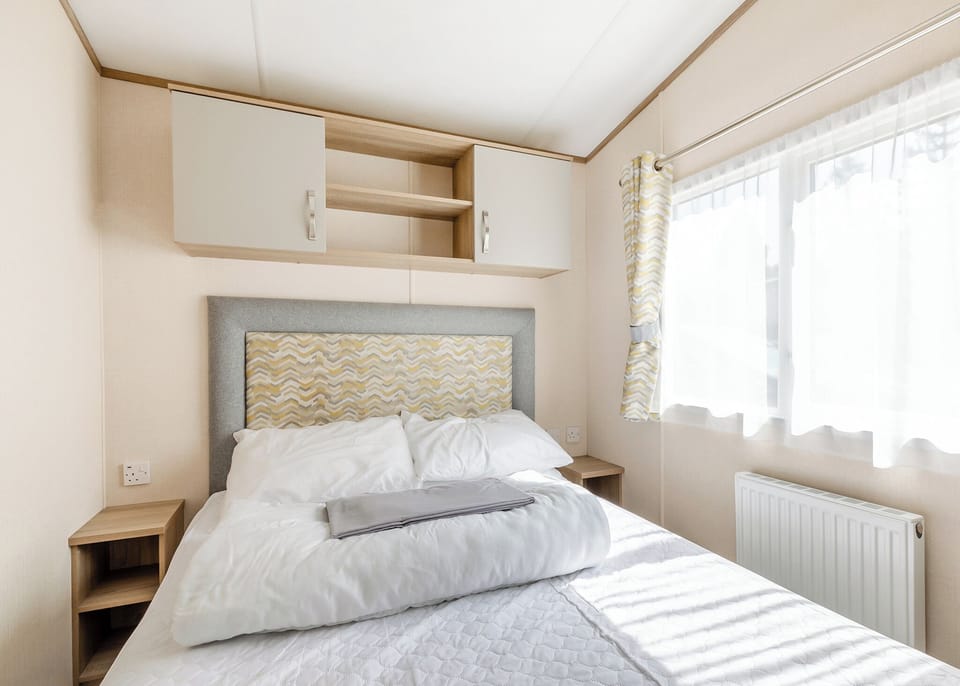 Bedroom, Bed