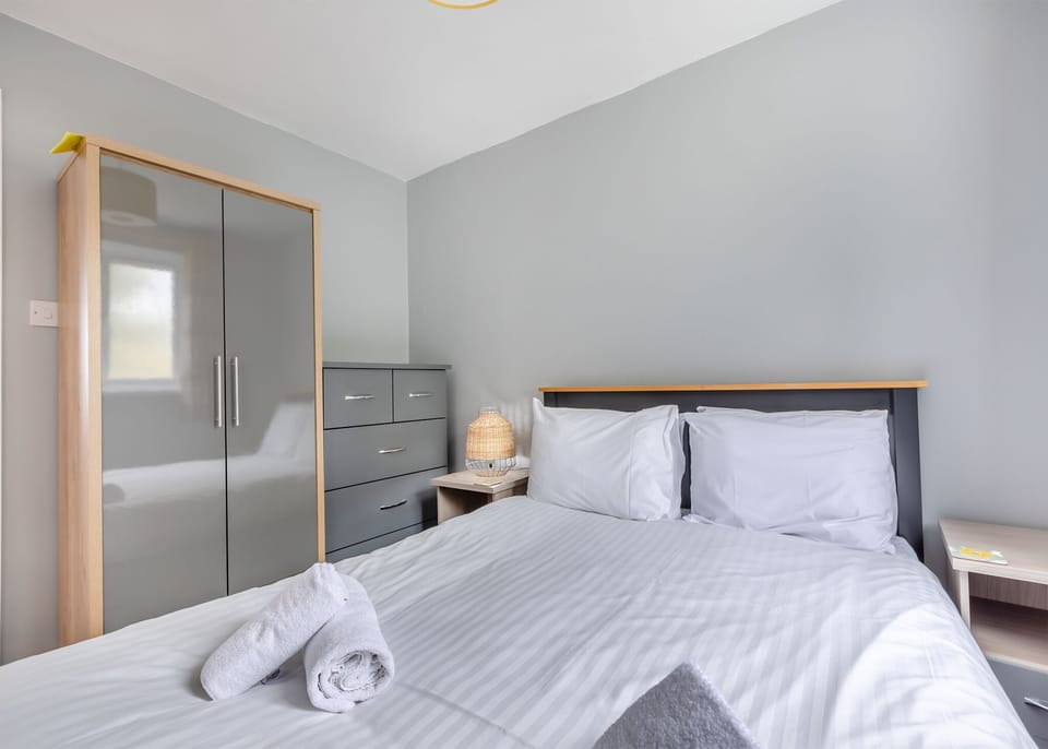 Bedroom, Bed