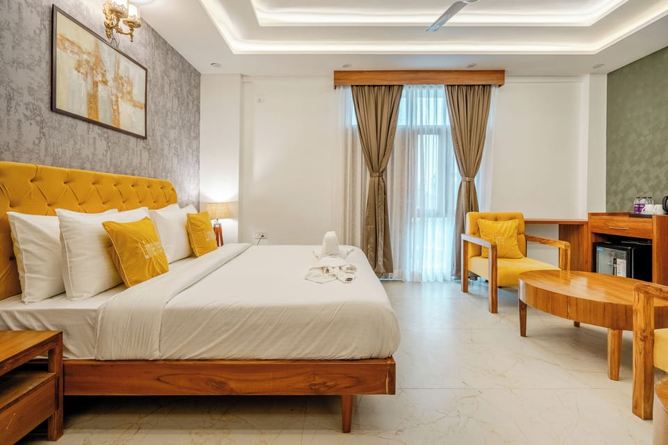 Superior Single Room | Hypo-allergenic bedding, in-room safe, desk, soundproofing