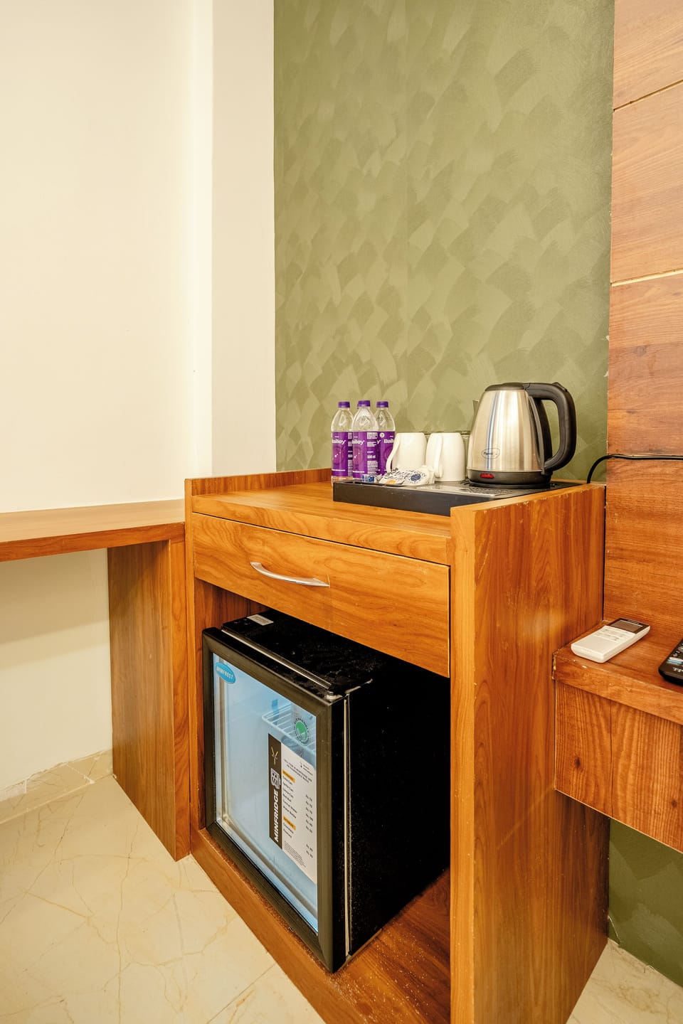 Hypo-allergenic bedding, in-room safe, desk, soundproofing