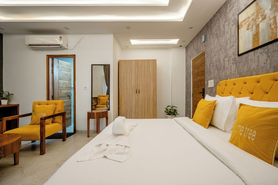 Hypo-allergenic bedding, in-room safe, desk, soundproofing