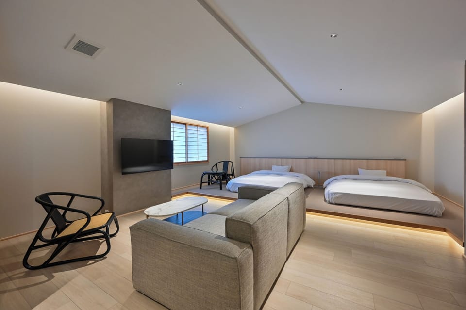 Premium Twin Room | Free WiFi, bed sheets