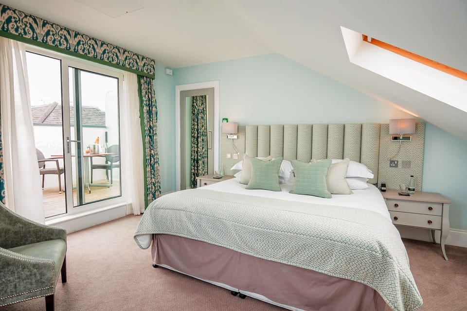 Signature Penthouse | Egyptian cotton sheets, in-room safe, individually decorated, desk