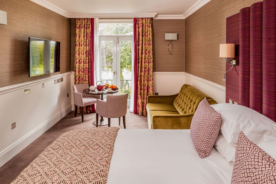 Junior Suite | Egyptian cotton sheets, in-room safe, individually decorated, desk
