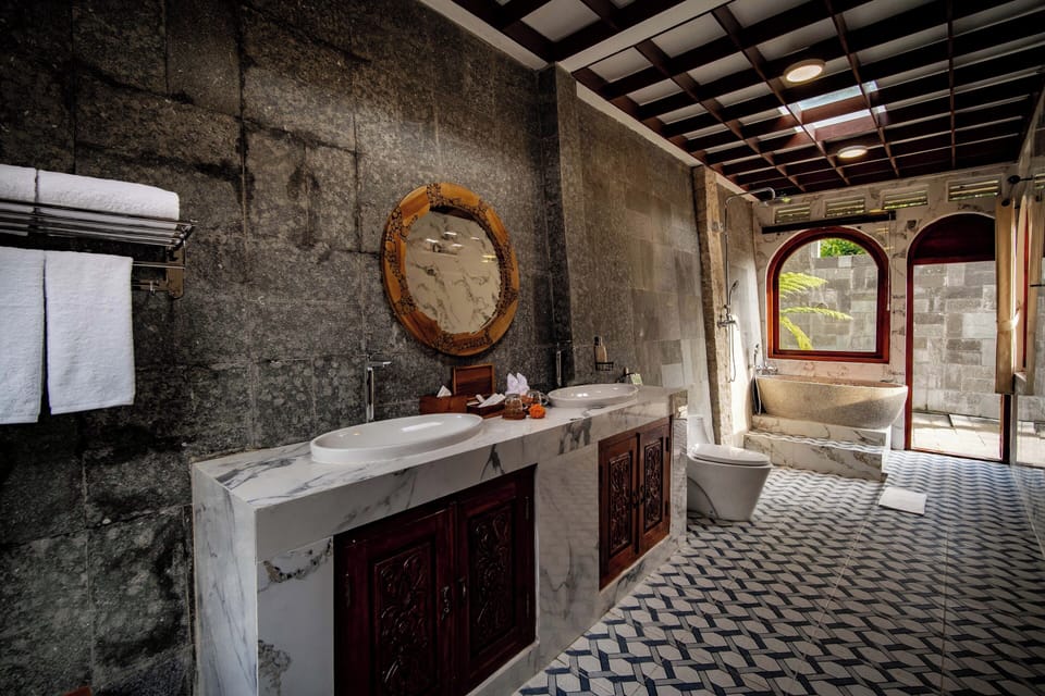 Grand Villa Campuhan with Private Pool and Valley View | Bathroom | Separate tub and shower, rainfall showerhead, hair dryer, slippers