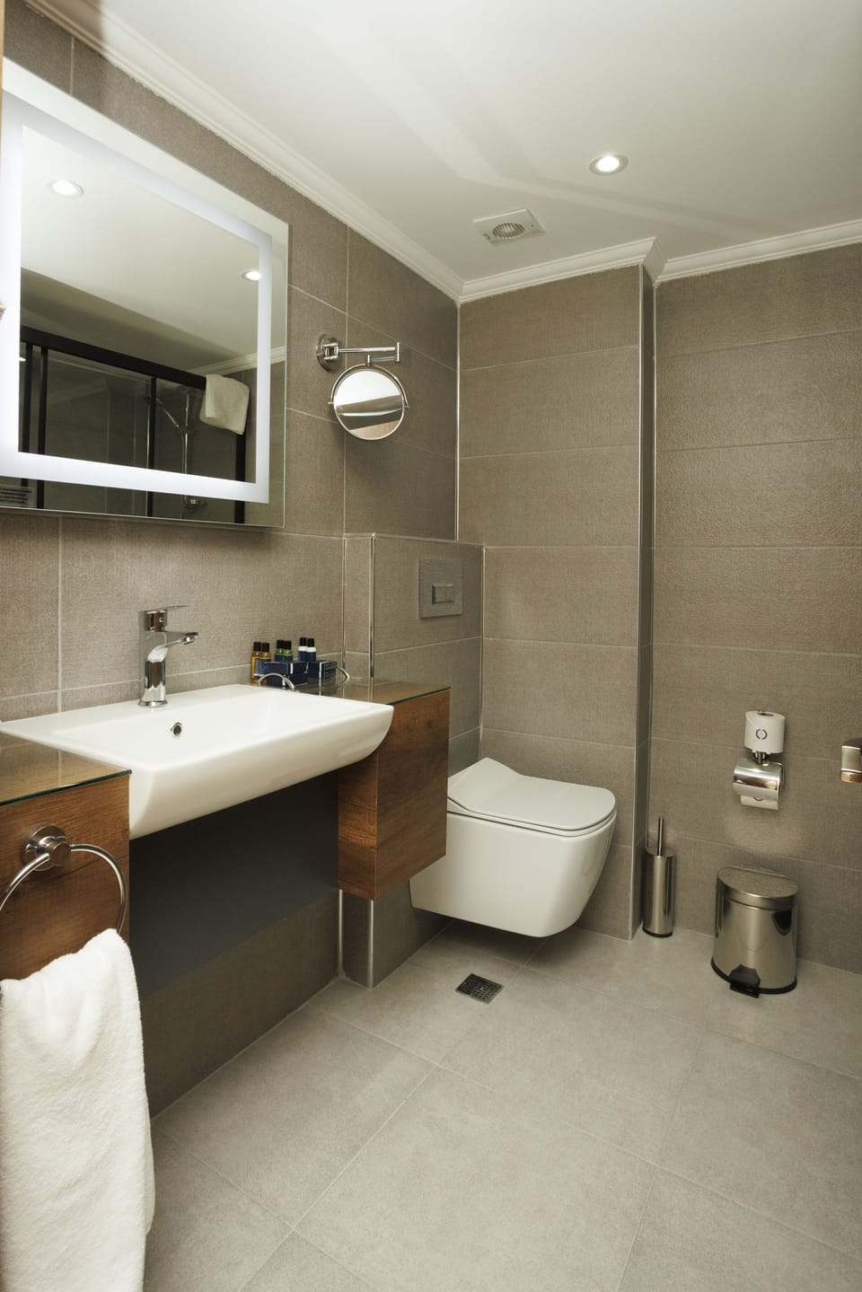 Shower, rainfall showerhead, hair dryer, slippers