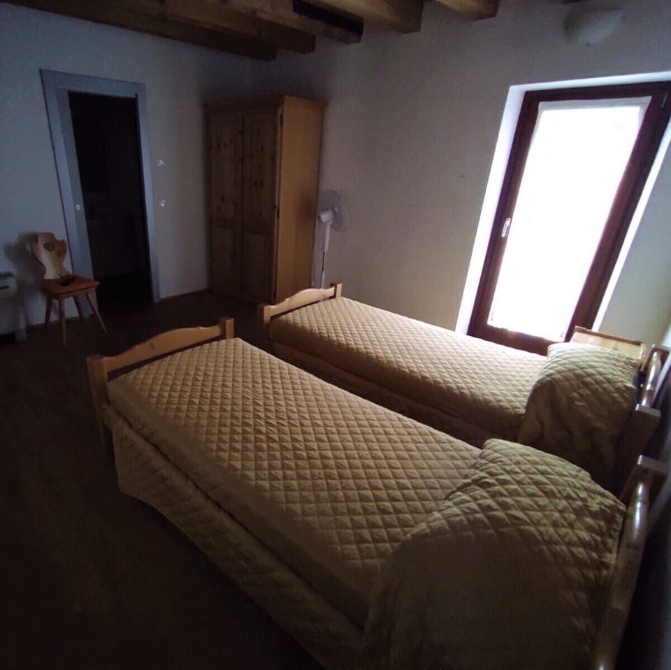 Soundproofing, free WiFi, bed sheets