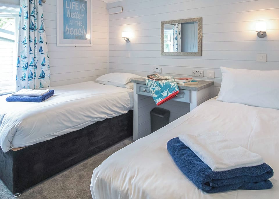 Bedroom, Bed
