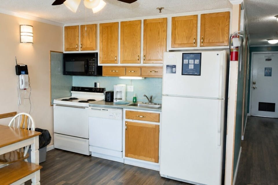 Fully-equipped kitchen