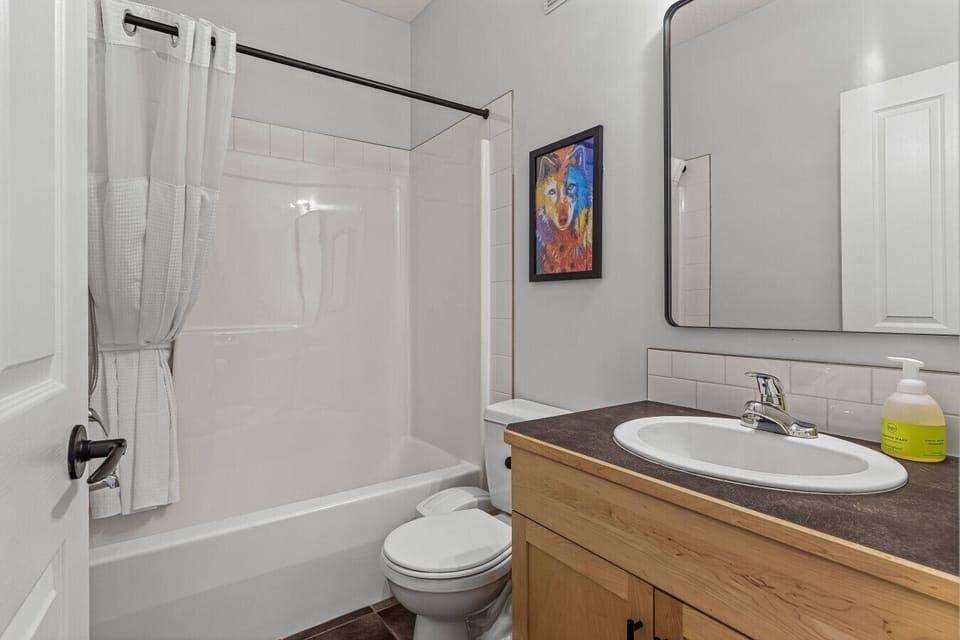 Master bedroom ensuite bathroom