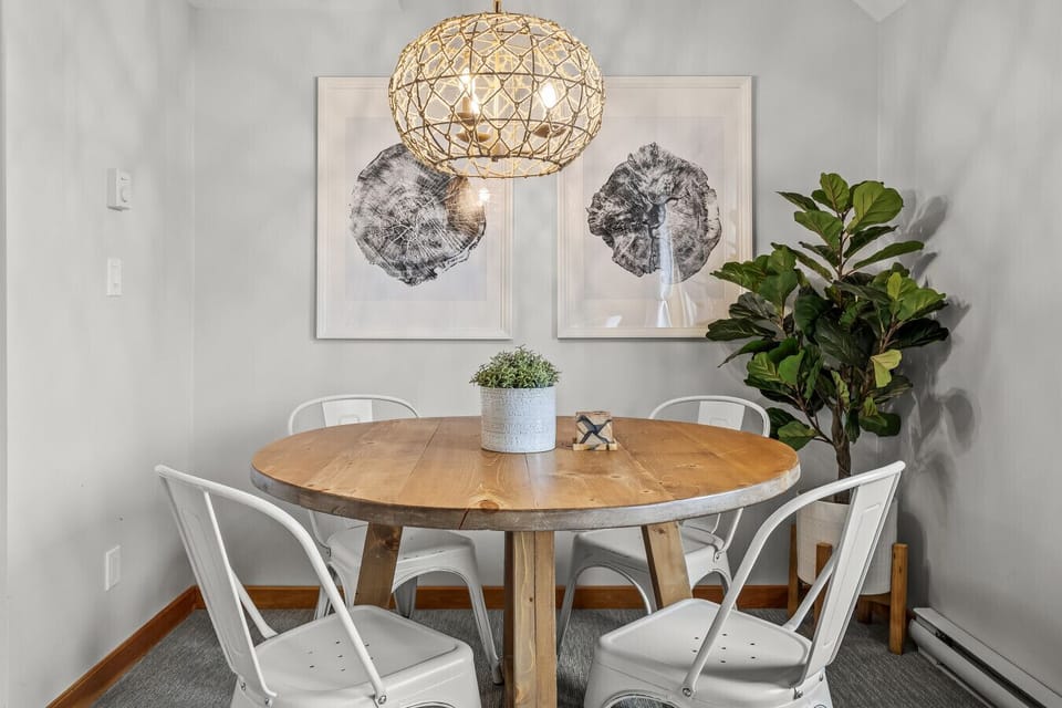 Light colours are paired with jute accents, touches of greenery and birch wood pieces throughout