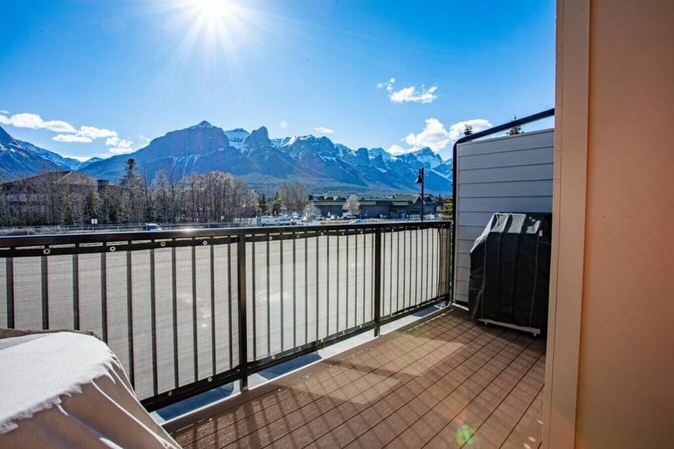 Natural gas bbq ready to grill while enjoying the unbeatable views.