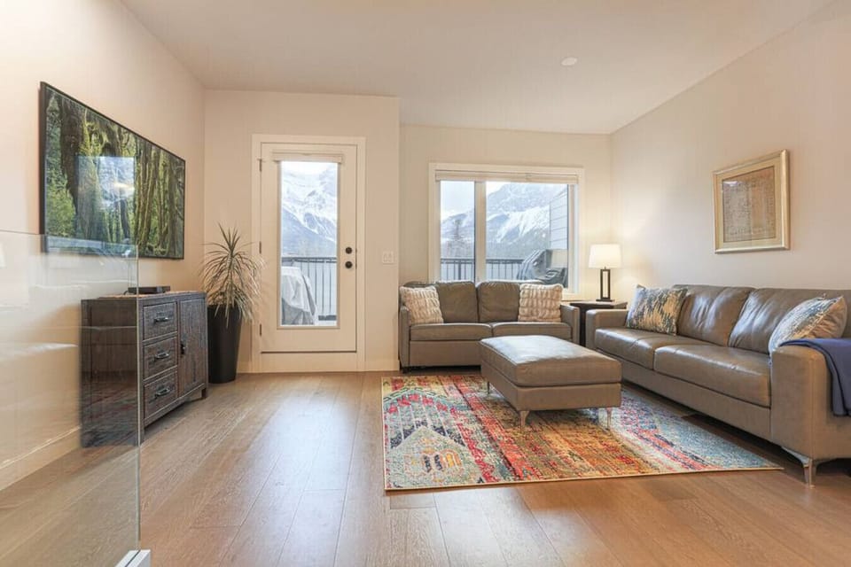 Amazing mountain views right from stylish and comfortable sofas in this spacious living area.  The sofa along the window is a pull out double size bed.  The large flat screen tv completes the space.