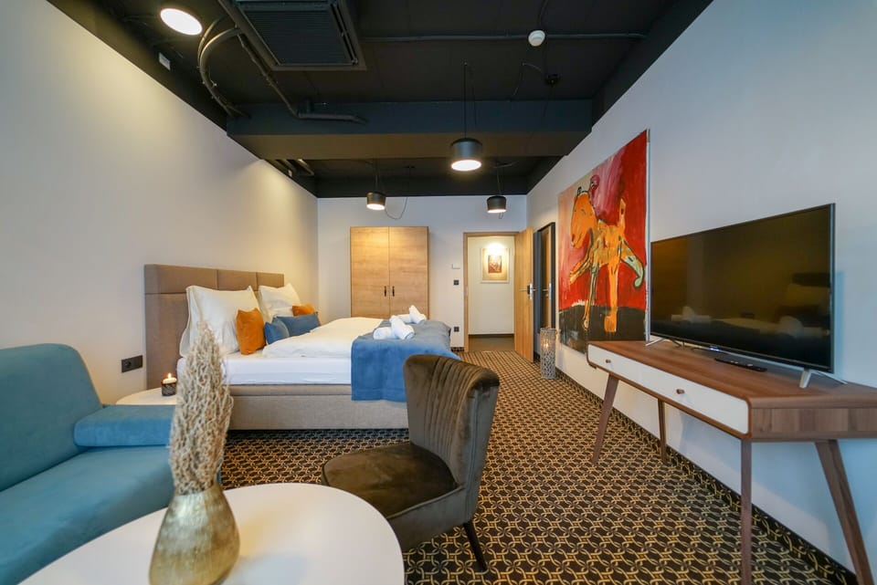 Business Quadruple Room | Desk, laptop workspace, iron/ironing board (on request), WiFi (free)