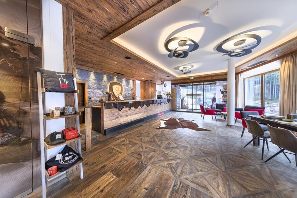 Entrance / Reception