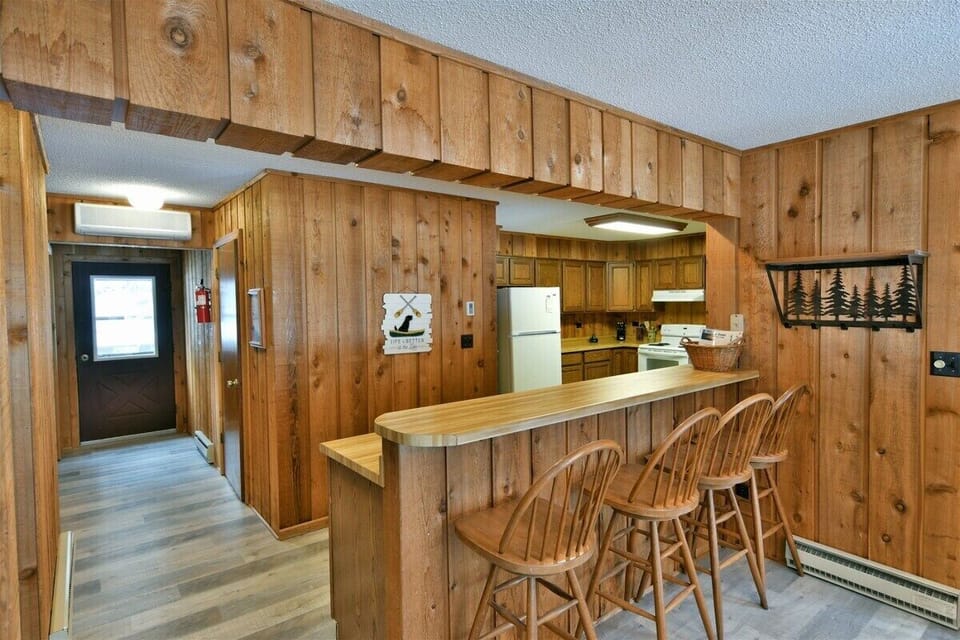 Virginia Beach #8's counter seating allows for conversation with the cooks or a great spot to eat breakfast.