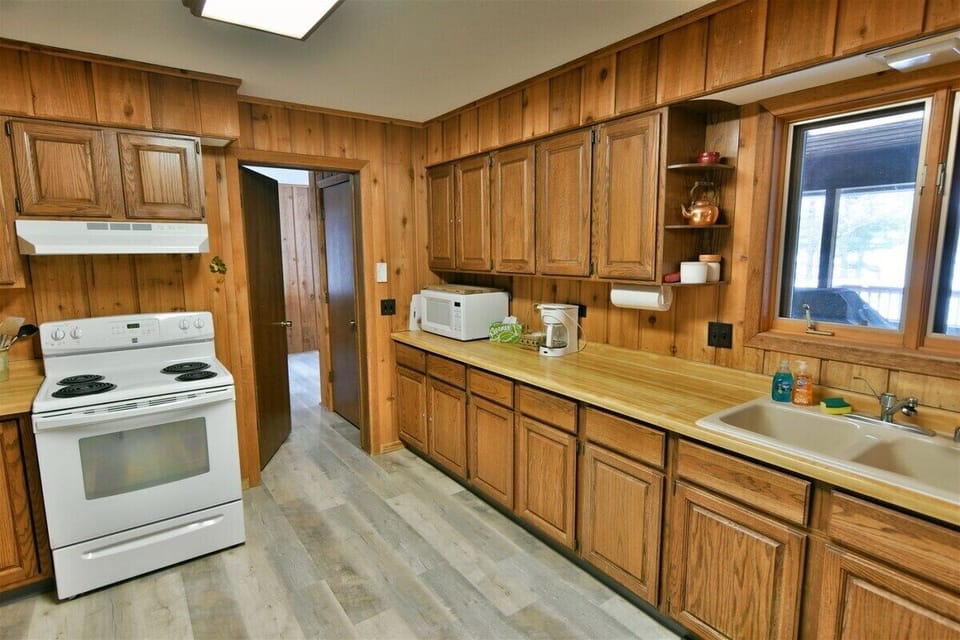 Virginia Beach #8's kitchen is well equipped for your culinary needs.