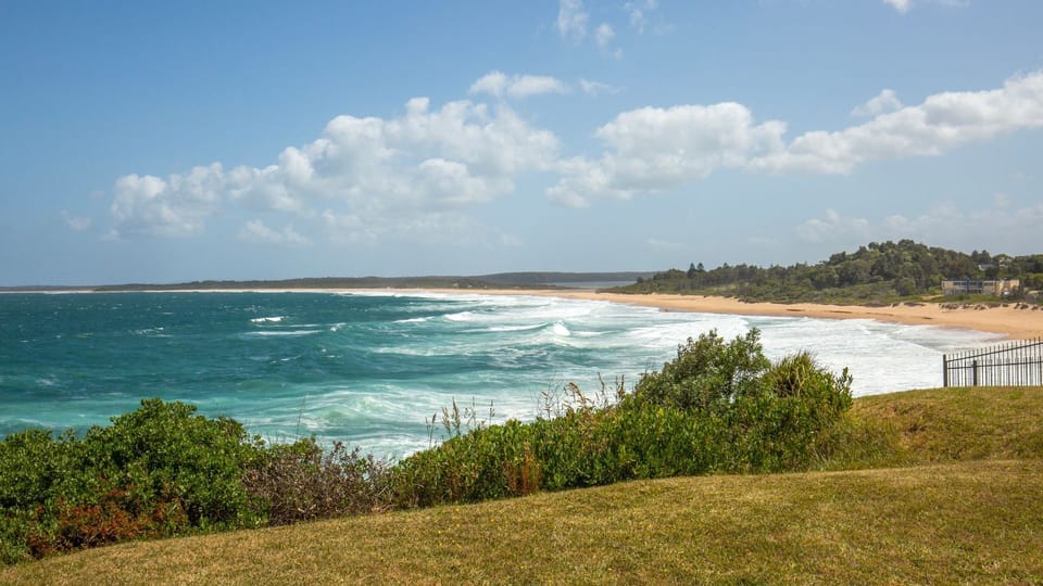 Easy access to an amazing surf beach for surfing, Amazing beach only a few minutes walk away