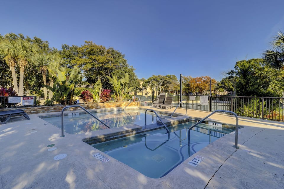 Island Club Hot Tub
