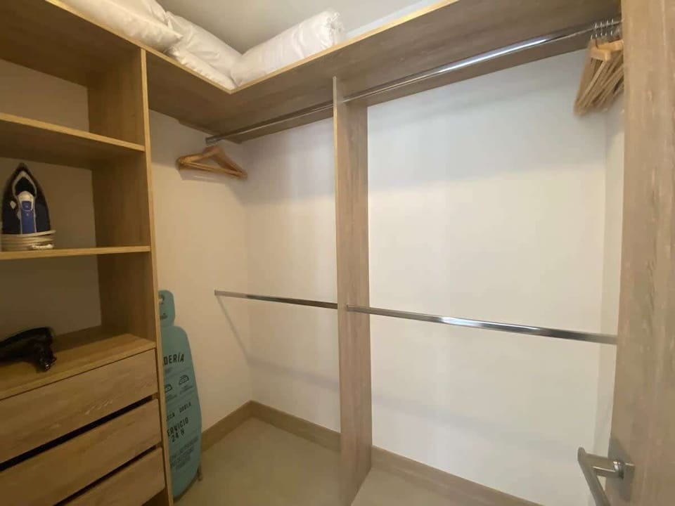 Spacious walking closet