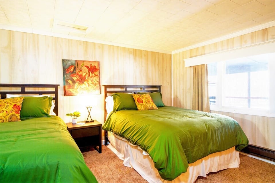 2 very comfertable queen beds