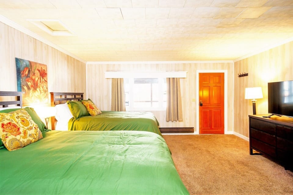 2 queen beds