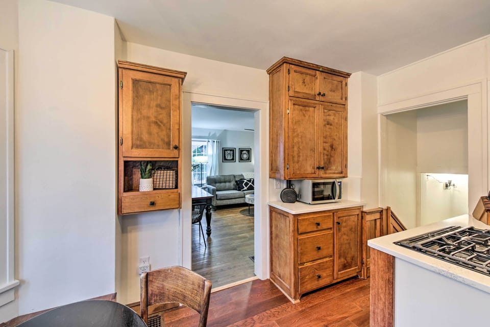 Kitchen | Cooking Basics | Coffee Maker | Paper Towels/Trash Bags Provided