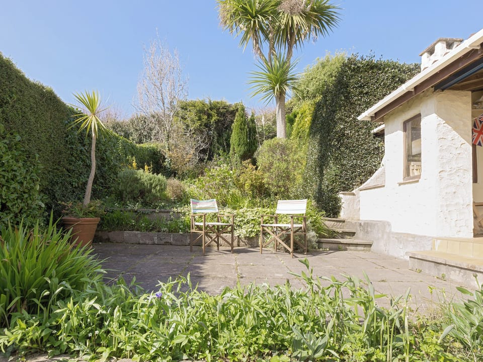 Pretty terrace within garden | End House, Salcombe