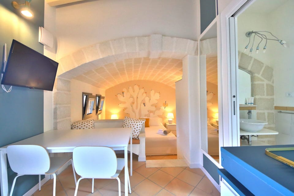 Deluxe Double Room, Sea View | In-room safe, individually decorated, individually furnished